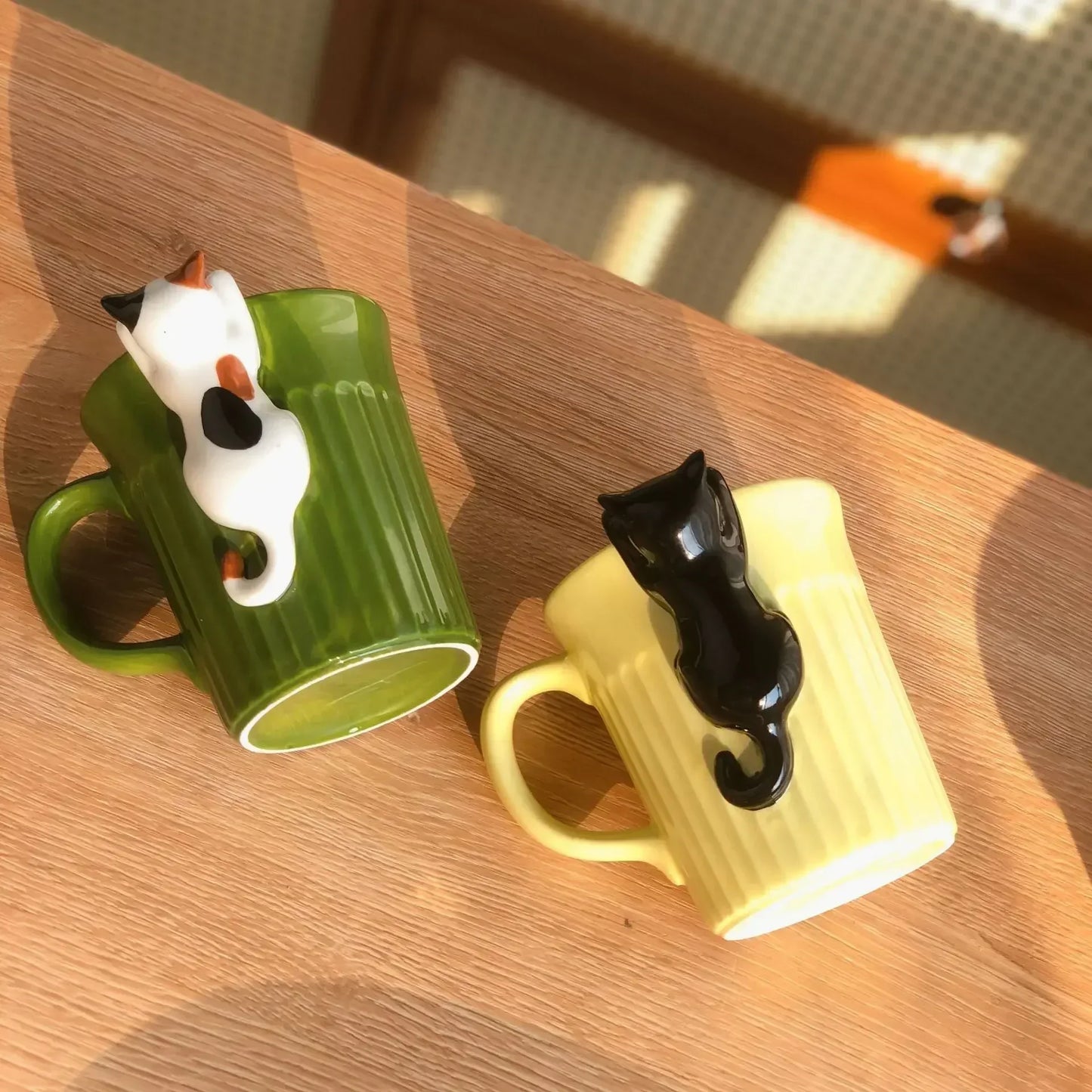 Stackable ceramic mug with cartoon cat design