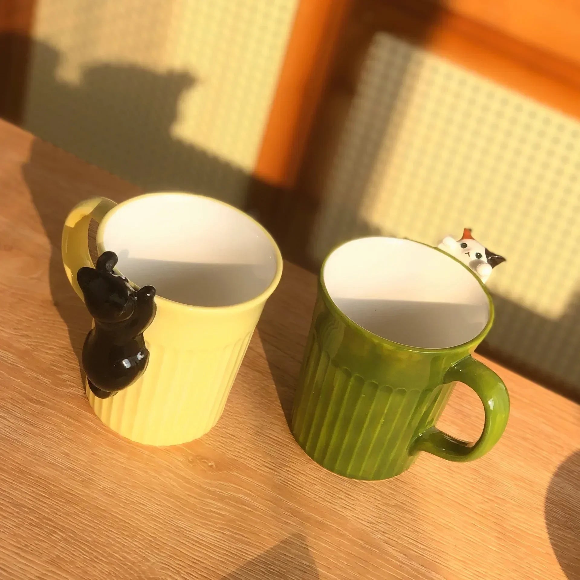 Stackable ceramic mug with cartoon cat design