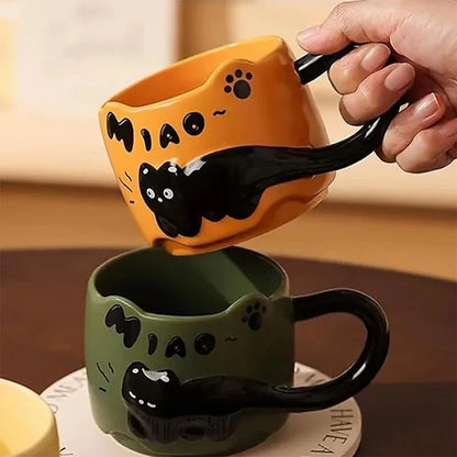 Stackable ceramic mug with cartoon cat design