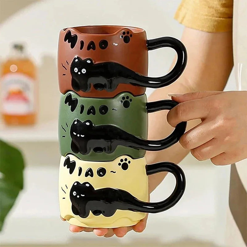 Stackable ceramic mug with cartoon cat design