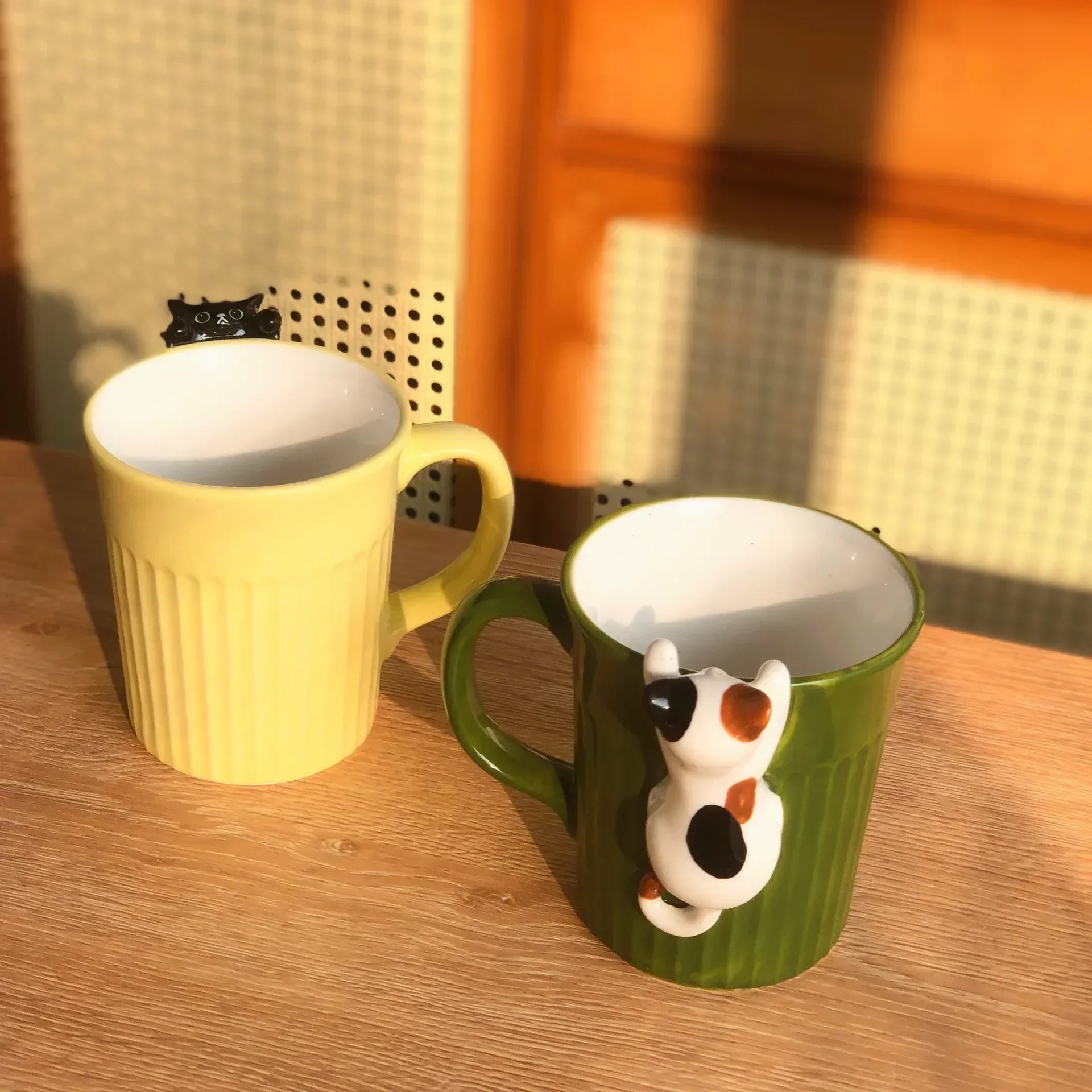 Stackable ceramic mug with cartoon cat design