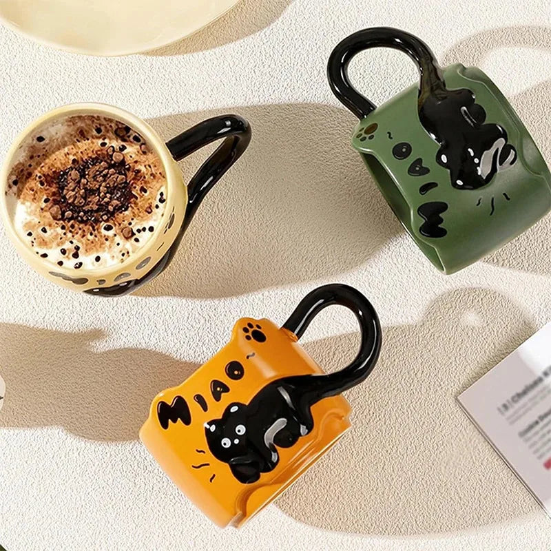 Stackable ceramic mug with cartoon cat design